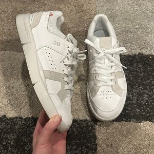 Like New On Cloud Roger Clubhouse Sneakers